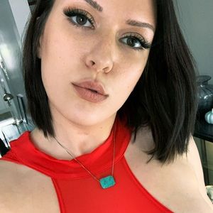 Meet your Posher, Alix